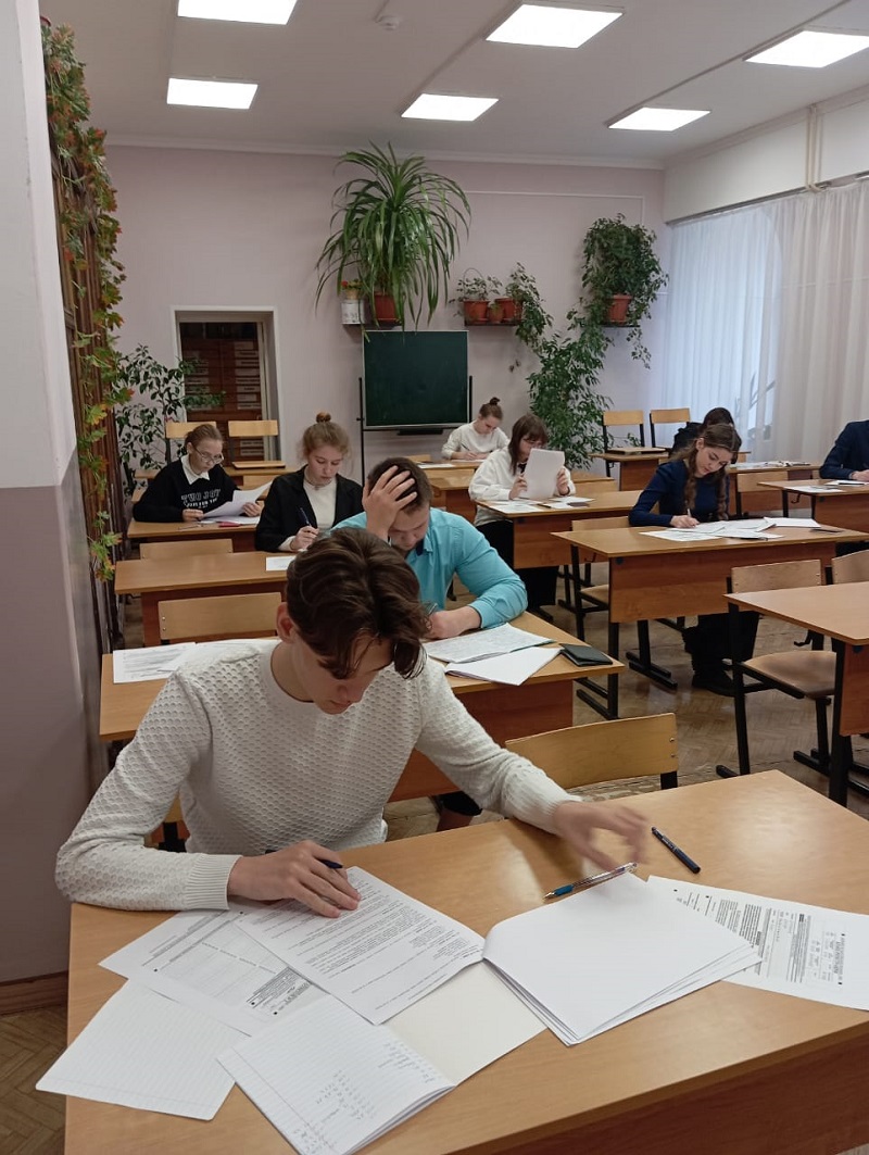 Пробные экзамены 9, 11 классы.