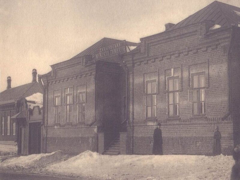 Данковская мужская гимназия 20 ноября 1918 года преобразована  в 1-ю советскую школу II ступени.